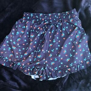 Adorable ROMWE Ruffled Edge Shorts With Roses Size M